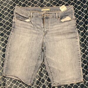 Sz 32 Levi’s Bermudan Shorts